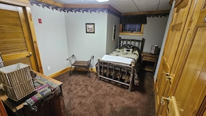 6 bedrooms, WiFi, bed sheets