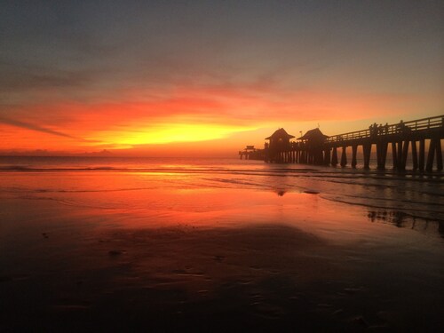 Walk to Waves & Shops! Charming 2-Bedroom Beach Condo