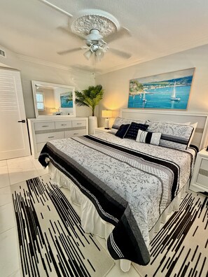 2 bedrooms, iron/ironing board, WiFi, bed sheets - Walk to Waves & Shops! Charming 2-Bedroom Beach Condo (Naples)