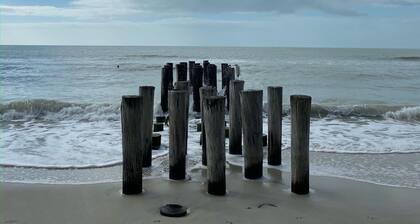 Walk to Waves & Shops! Charming 2-Bedroom Beach Condo