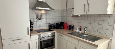 Kühlschrank, Ofen, Herdplatte, Geschirrspüler
