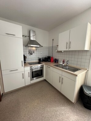 Refrigerador, horno, placa de cocina, lavavajillas