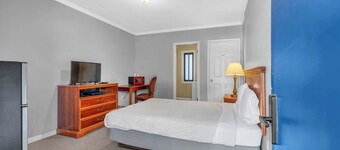 Cozy Room With Private Bath in Brownstown