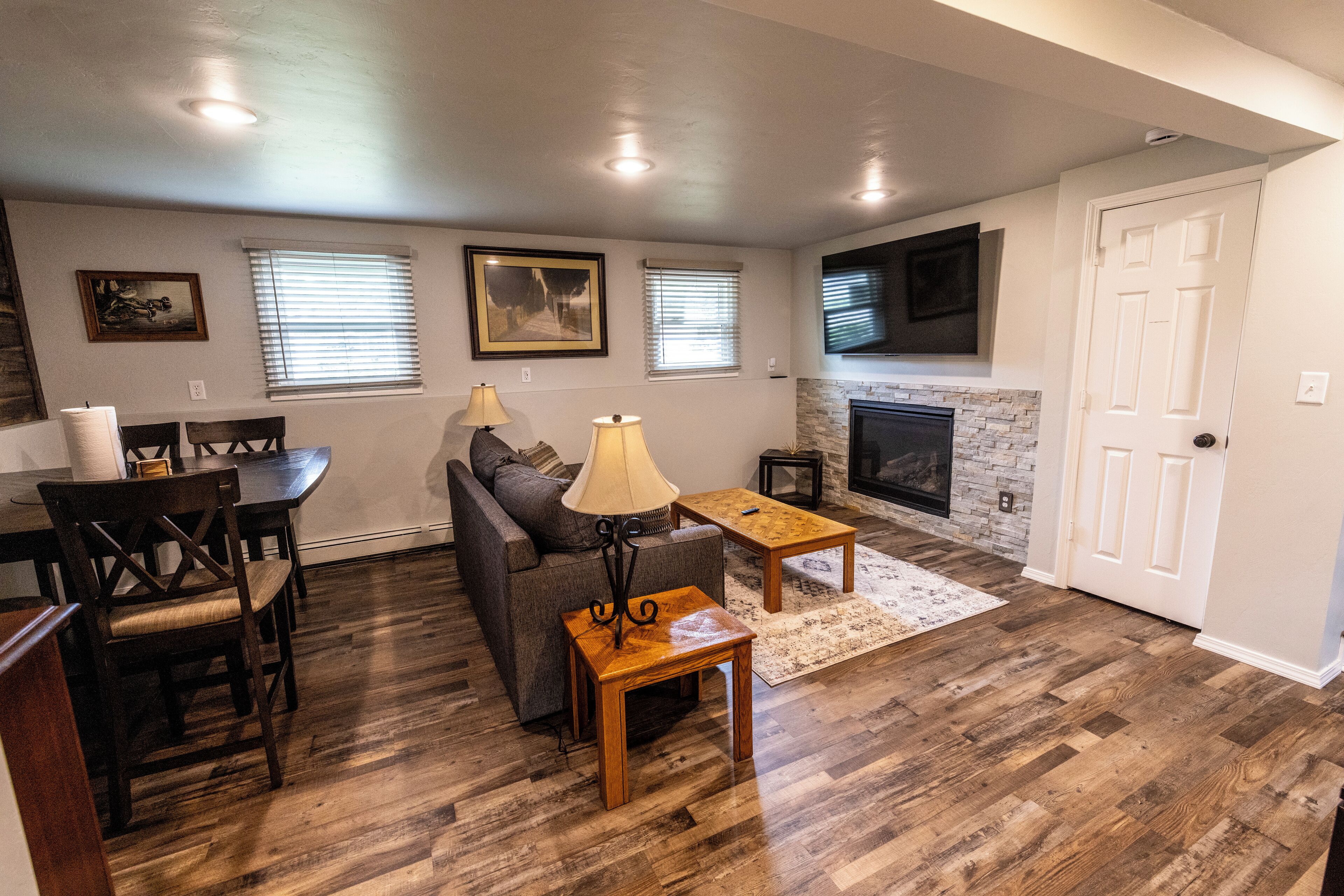 Smart TV, fireplace, stereo