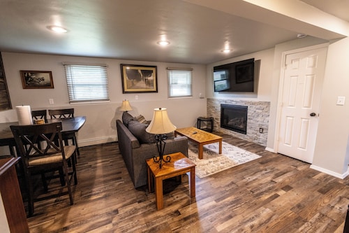 Charming Split-Level Near Lambeau