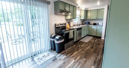 Charming Split-Level Near Lambeau