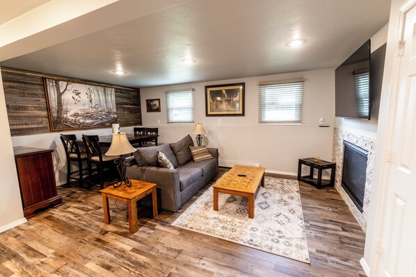 Smart TV, fireplace, stereo