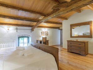 4 chambres, fer et planche à repasser, Wi-Fi gratuit, draps fournis