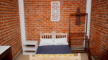 Deluxe Double Room, Garden View | Desk, laptop workspace