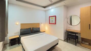 Estudio, vistas a la ciudad | Escritorio, espacio para trabajar con un portátil, wifi gratis