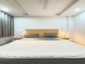 Studio, City View | Desk, laptop workspace, free WiFi - Housr Sector 49 Gurgaon Near Spaze IT (Gurugram)