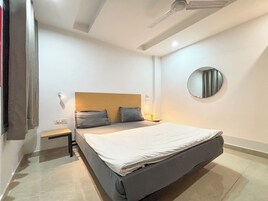 Studio, City View | Desk, laptop workspace, free WiFi