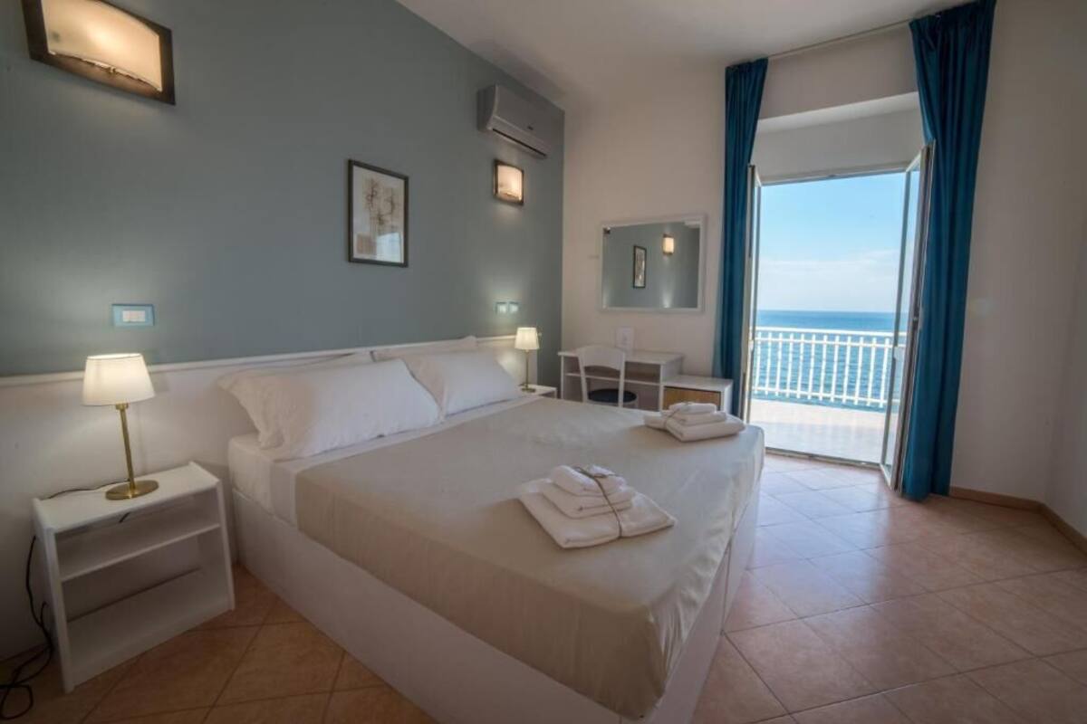 In-room safe, blackout curtains