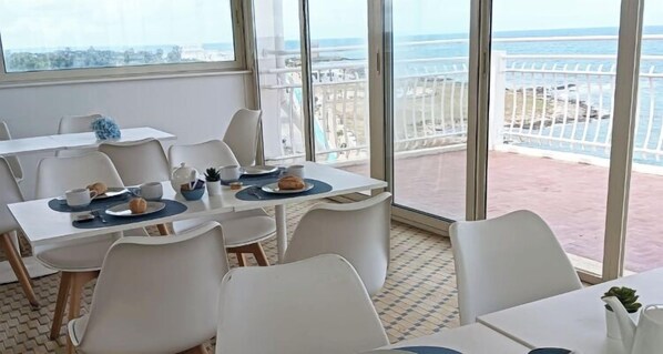 Petit déjeuner buffet compris tous les jours