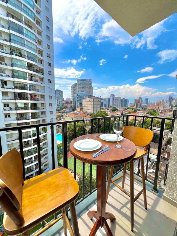 Classic Apartment | Outdoor dining