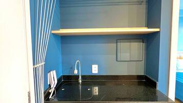 Apartamento clássico | Banheiro | Toalhas de banho, sabonete, papel higiênico