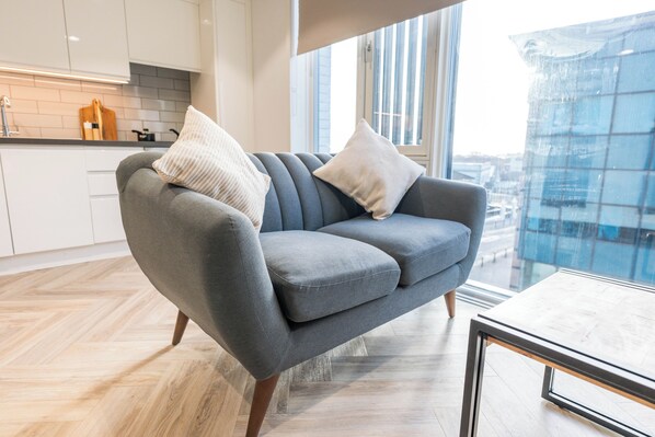 Bureau, espace de travail pour ordinateur portable, Wi-Fi gratuit