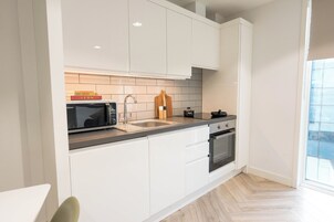 Studio Suite | Desk, laptop workspace, free WiFi