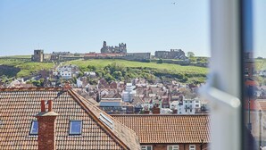 A view of a town with a prominent church on a hill, surrounded by residential buildings. - Host Stay Admiral s View (Whitby)