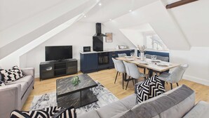 A modern loft apartment with a dining area, kitchen, and living room. - Host Stay Admiral s View (Whitby)