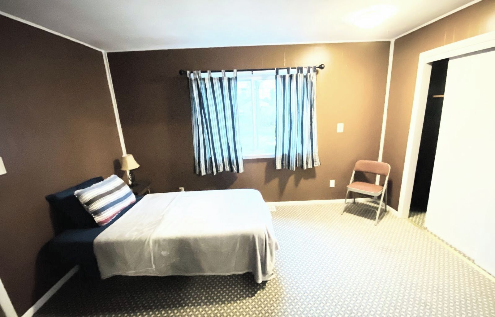 3 dormitorios, tabla de planchar con plancha, wifi gratis y ropa de cama