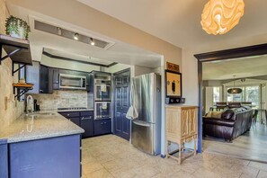 Microonde, forno, piano cottura, lavastoviglie