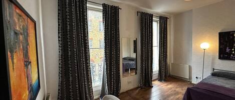 1 chambre, bureau, draps fournis