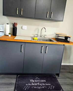 Micro-ondes, four, plaque de cuisson, lave-vaisselle