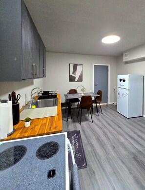 Micro-ondes, four, plaque de cuisson, lave-vaisselle