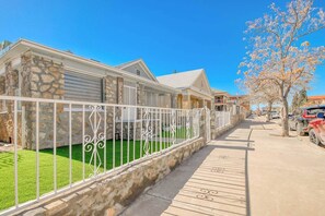 Property grounds - Sunset Sanctuary - El Paso (El Paso)