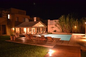 Piscine extérieure (ouverte en saison)