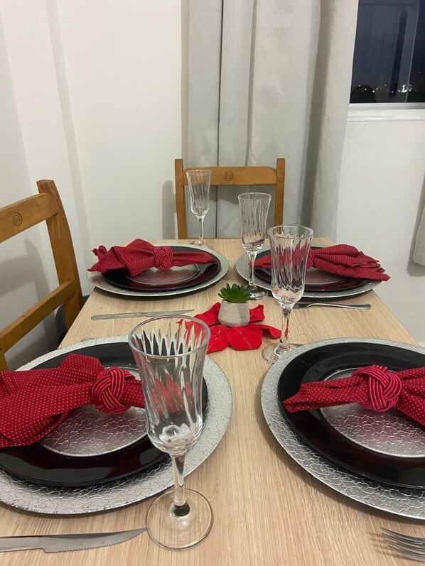 Basic Apartment | Dining room