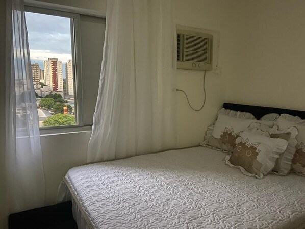 Basic Apartment | 1 bedroom, blackout drapes, iron/ironing board, free WiFi
