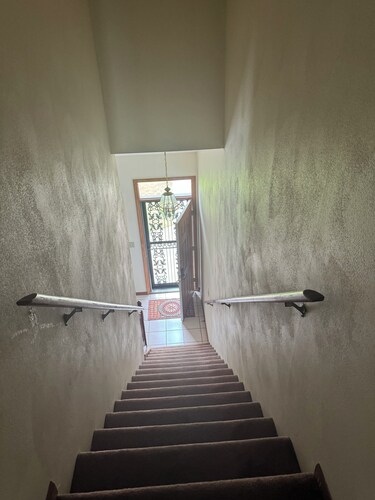 Cozy  3 Bedroom town house right by Rockfork university.
