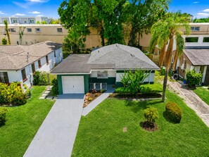 Exterior - Stunning Tampa Stay – Prime Location & Comfort! (Tampa)