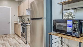 Micro-ondes, four, plaque de cuisson, lave-vaisselle
