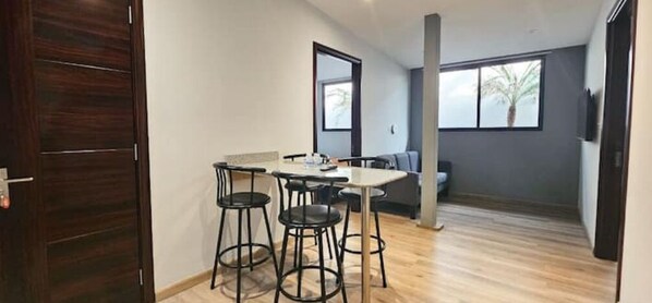 Dining - 2-Bedroom Apt in Cinta Costera (Panamá)