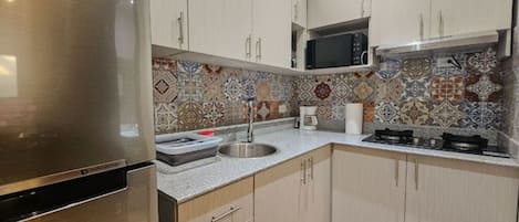 Fridge, microwave, stovetop, coffee/tea maker
