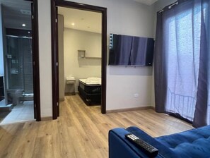 1 chambre, fer et planche à repasser, draps fournis