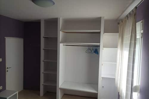 公寓 (One Bedroom Apartment with Balcony) | 1 多间卧室、婴儿床