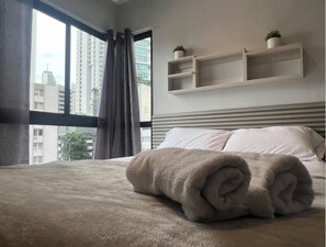 1 dormitori, planxa i posts de planxar, wifi i roba de llit 