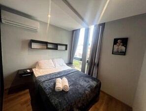 1 habitación, tabla de planchar con plancha, wifi gratis y ropa de cama 