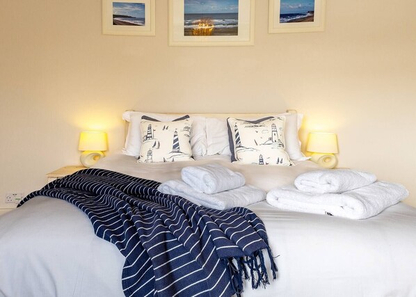 3 bedrooms, iron/ironing board, free WiFi, bed sheets
