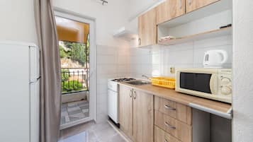 Departamento (Two Bedroom Apartment With Balcony (A) | Cocina privada | Refrigerador