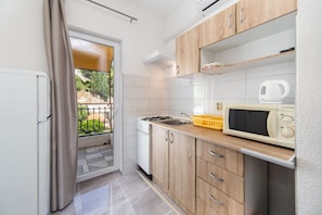 Apartamento (Two Bedroom Apartment With Balcony (A) | Cozinha privada | Geladeira