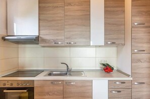 Appartement (Two Bedroom Apartment With Terrace (A) | Cuisine privée | Réfrigérateur