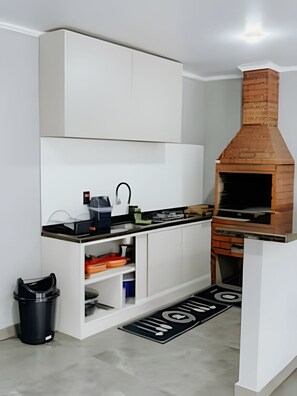 Villa | Private kitchen - Casa Central piscina e AC para 8 hospede (Foz do Iguaçu)