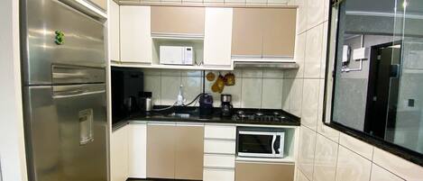 Comfort Villa | Private kitchen | Oven, stovetop, cookware/dishes/utensils