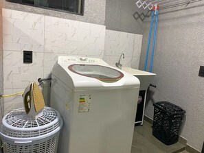 Villa | Interior - Casa Central piscina e AC para 8 hospede (Foz do Iguaçu)