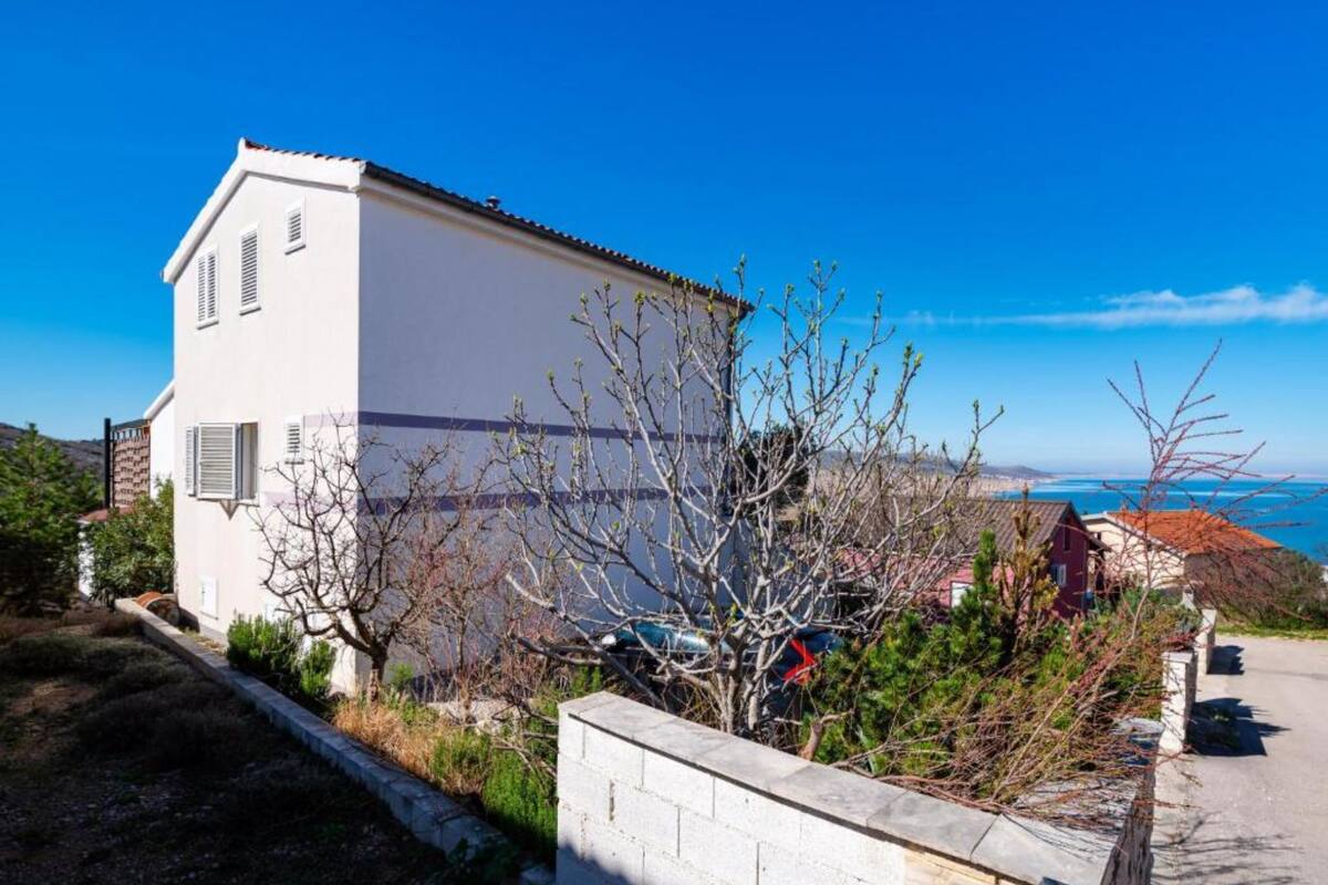 House (Three Bedroom House with Sea View) | Exterior